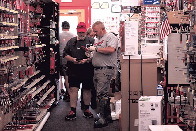 Bob Nelson (left) helping a customer - COURTNEY LAMDIN ©️ SEVEN DAYS