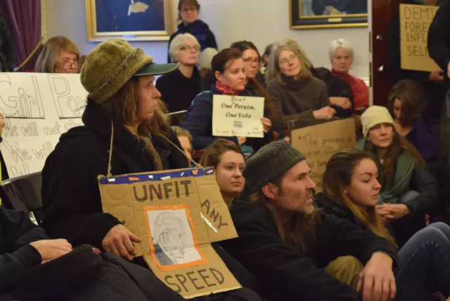 Amid Protesters, Vermont Electors Cast Votes for Clinton