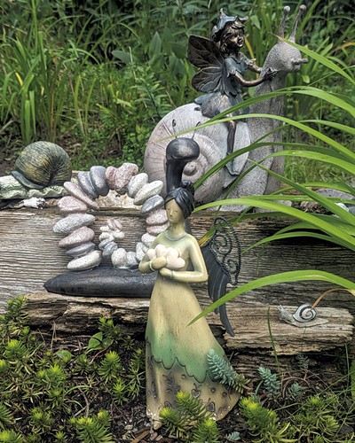 Nancy Fitch's secret garden - RACHEL MULLIS
