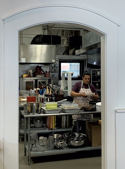 Wendy Gir&oacute;n cooking at Minifactory - MELISSA PASANEN