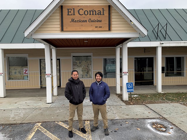 Casimiro De J&eacute;sus Mart&iacute;nez (left) and Cayetano Santos in front of El Comal - MELISSA PASANEN