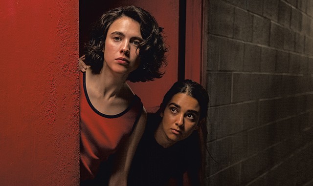Margaret Qualley and Geraldine Viswanathan in Drive-Away Dolls - COURTESY OF WILSON WEBB / WORKING TITLE / FOCUS FEATURES