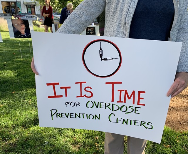 A demonstrator in Burlington - HANNAH FEUER ©️ SEVEN DAYS