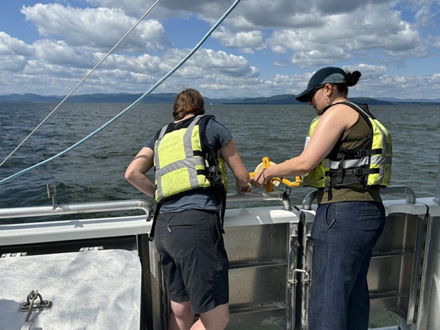 Researchers testing water clarity - JACK MCGUIRE ©️ SEVEN DAYS