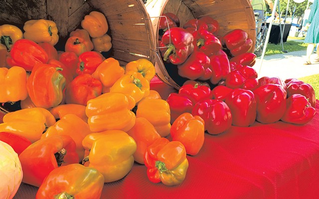 Peppers at Bergeron's Produce &amp; Goods stand - MELISSA PASANEN ©️ SEVEN DAYS