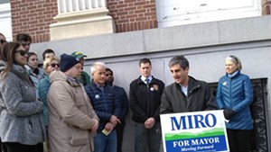 Mayor Miro Weinberger (second from right)