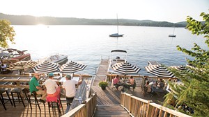 Outdoor dining at Lake House Pub & Grill
