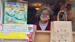 Elizabeth Bluemle at the Flying Pig Bookstore window