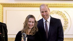 Taegen accepts a conservation award from Prince William