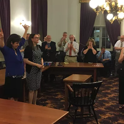 Image: Vermont Legislature Adjourns Without Fanfare as Scott Promises Veto